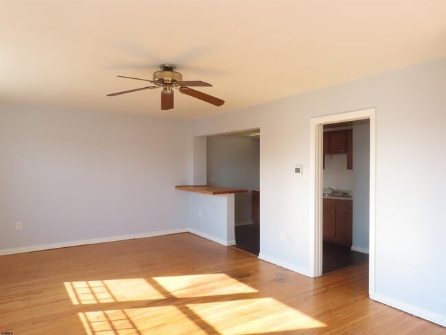 Building Photo - 139 N Dorset Ave