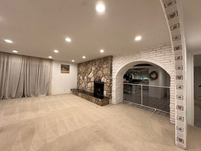 Building Photo - 19 Bronco Dr