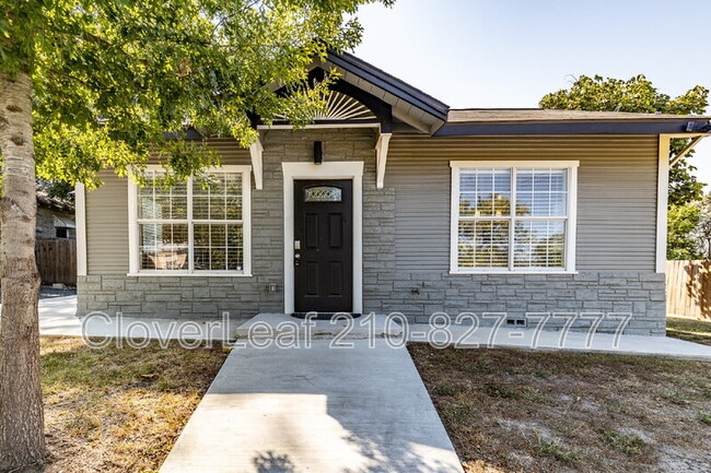 Primary Photo - 210 Dumoulin Ave