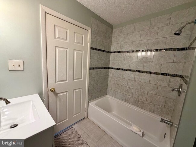 Building Photo - 33 Georgetown Rd