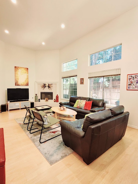 Lots of windows for the natural light - 2808 Cozumel Cir