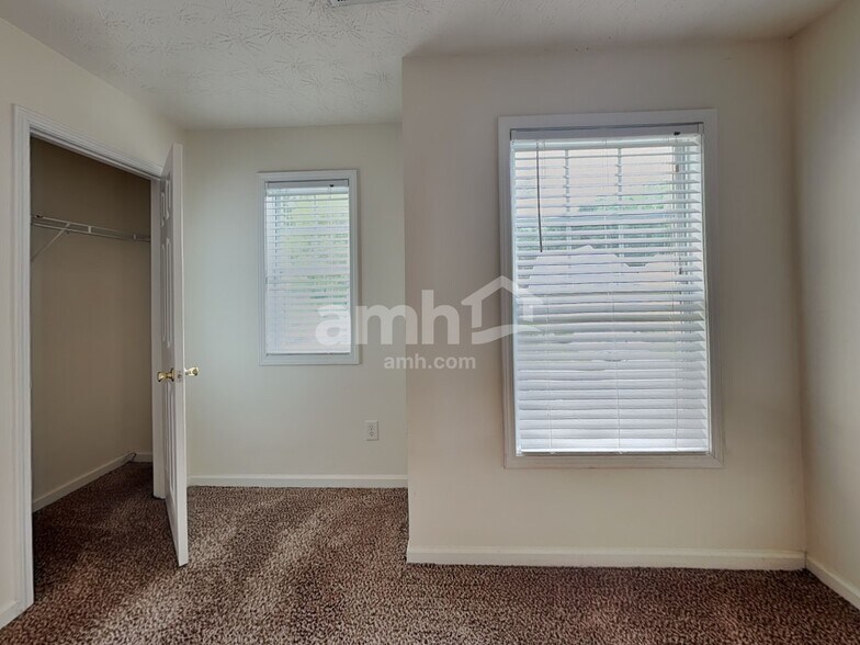 Building Photo - 4305 Windale Dr NW