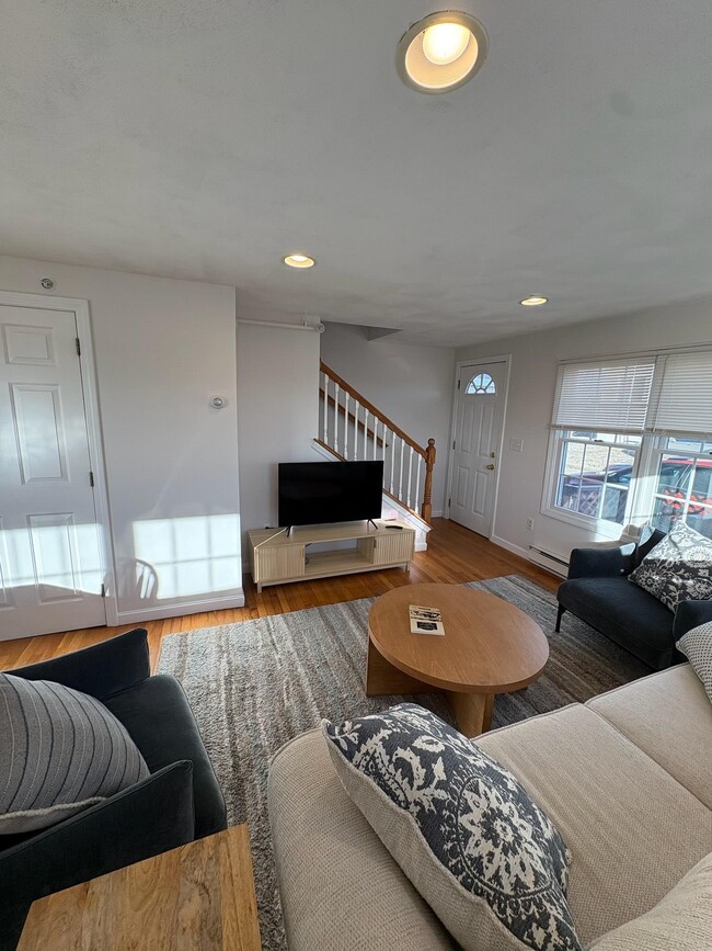 Building Photo - 518 High St