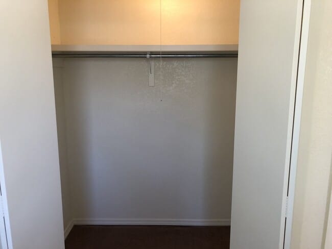 Building Photo - Spacious Home, Pets welcome