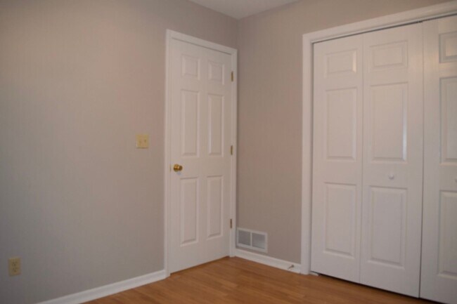 Building Photo - Great 3 Bed 2 Bath House In Ashland MO!
