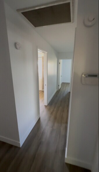 Building Photo - 1909 E La Jolla Dr