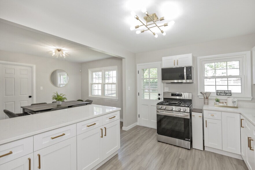Building Photo - 754 Hemlock Dr