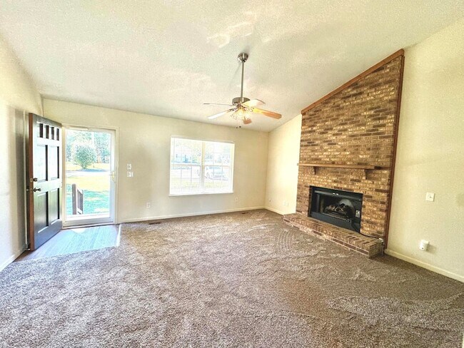 Building Photo - 5609 Landrum Dr