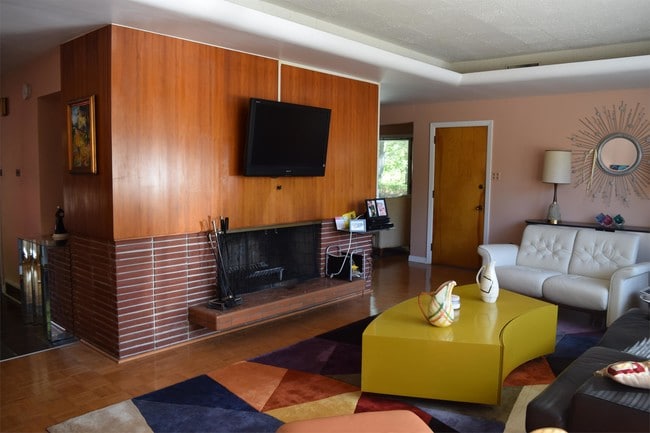 Building Photo - 301 Homan Ave