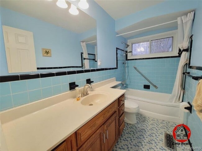 Building Photo - 18311 Norwich Rd