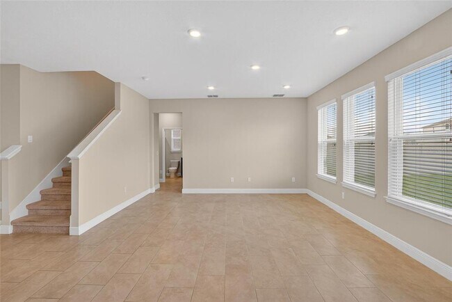 Building Photo - 2546 Warren Acrs Blvd