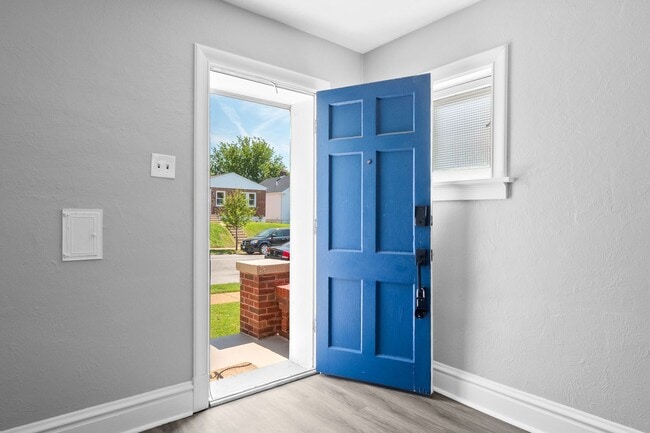 Building Photo - Flockin' Cute House