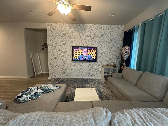 Building Photo - 441 Saturnia Dr