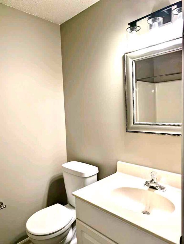 Building Photo - 621 Mill Pond Ct