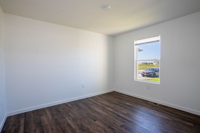 Building Photo - Brand new 4 bedroom home in Bolivar, MO