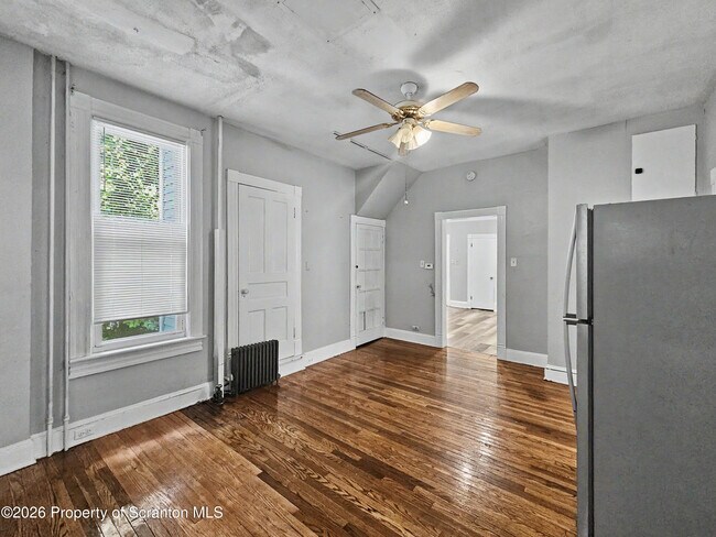 Building Photo - 828 Cedar Ave