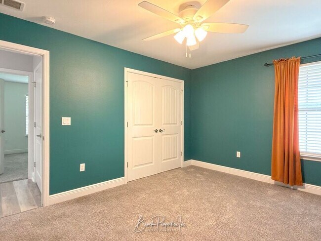 Building Photo - 6185 Autumn Pines Cir