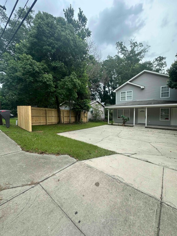 Building Photo - 1107 Basin St