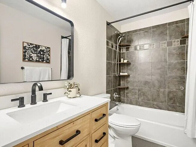Building Photo - Beautiful, Newly Remodeled Home In Great Location!