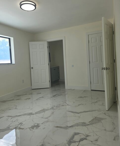 Building Photo - 443 NW 23rd Pl