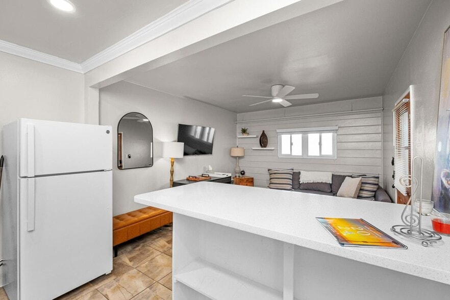 Building Photo - 58 10th Ct