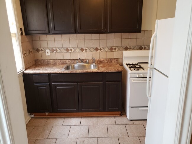 Building Photo - 383 Merton Rd