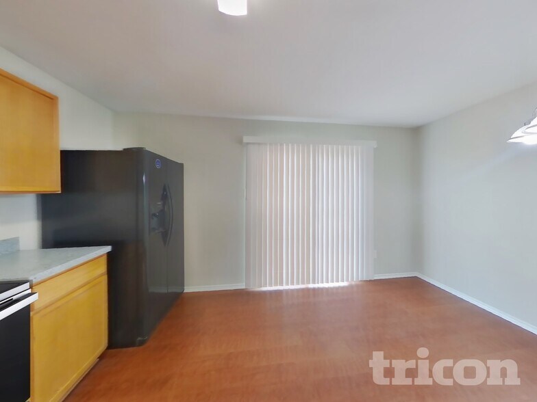 Building Photo - 2057 Wildwood Dr