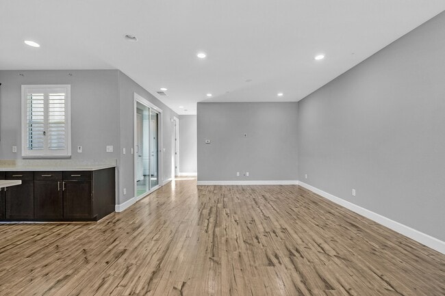 Building Photo - 210 Stratus Common