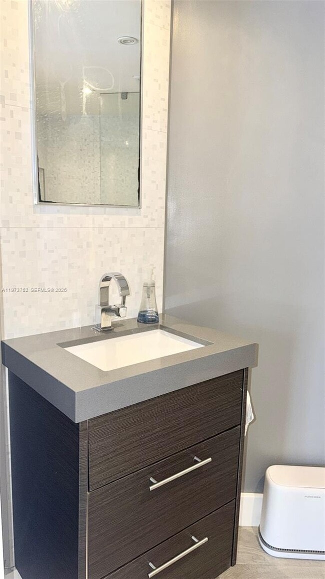 Building Photo - 637 SW 3rd St