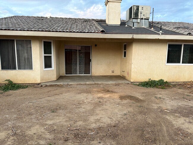 Building Photo - 2127 Park View Dr