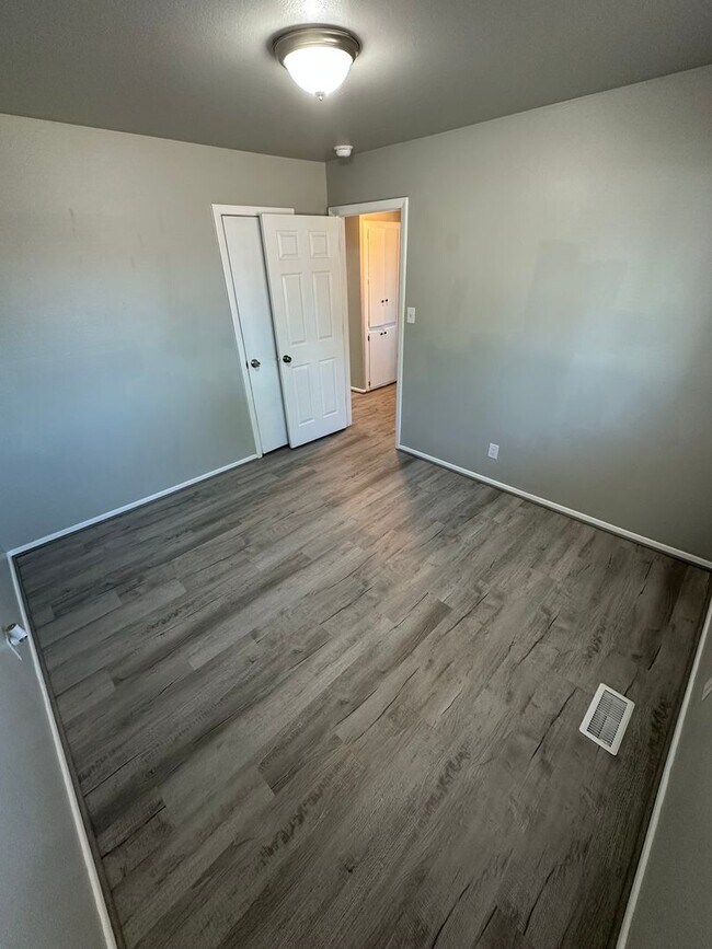 Building Photo - Beautiful 3 Bedroom Home for Rent on Chimayo