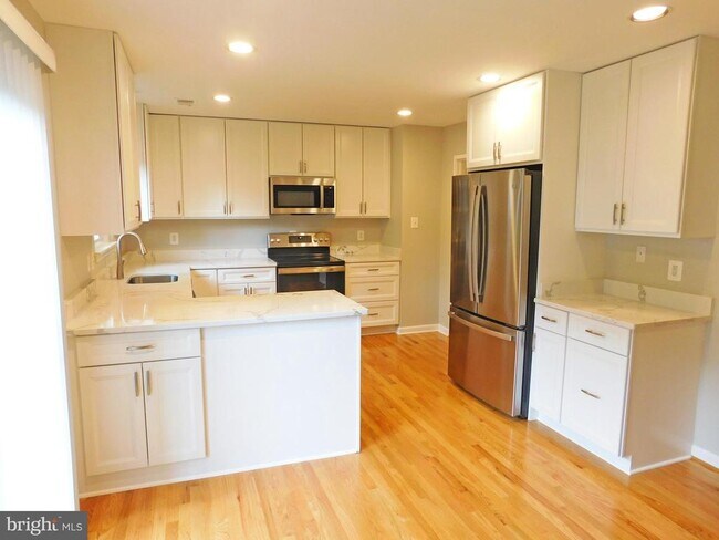Building Photo - 10315 Cherry View Ct