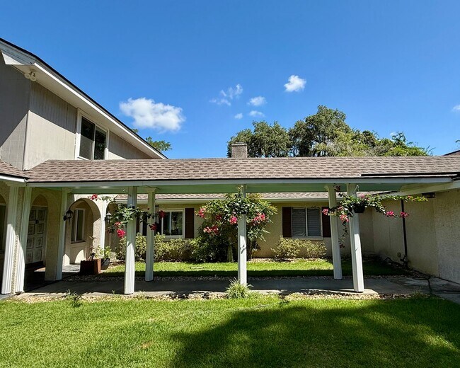 Building Photo - 807 Betz Creek Rd