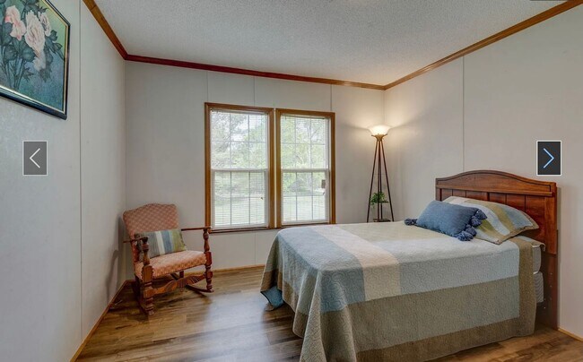Building Photo - Fairview - 3 bedroom 2 baths - Private living