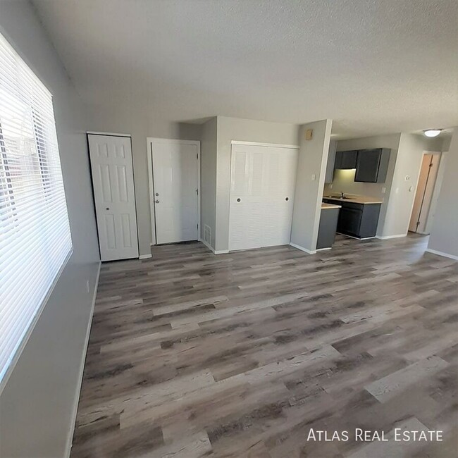 Building Photo - Beautiful NEWLY RENOVATED 2 bedroom in the...