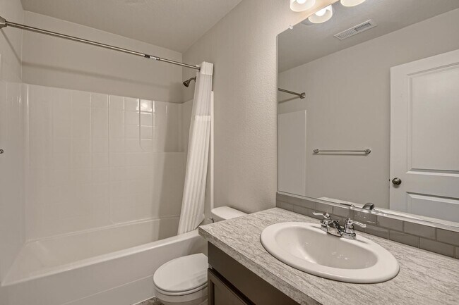 Building Photo - Beautiful Gresham Single-Family Home COMING SOON with a SPECIAL OFFER of $150 credit on your firs...