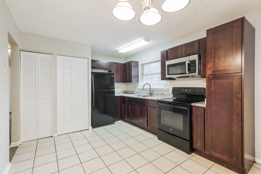 Building Photo - 7906 Candleglow Ln