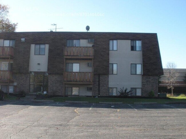 Building Photo - 132 Fox Hill Ln