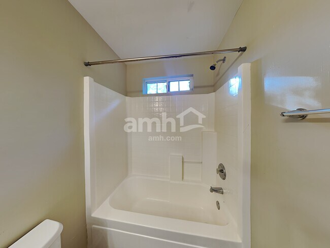 Building Photo - 15674 Birkdale Commons Pky