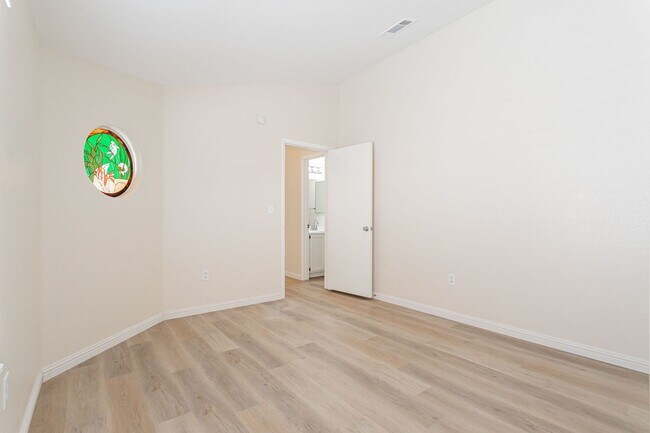 Building Photo - Remodeled 3 Bed Single Story Home