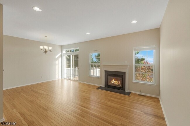 Building Photo - 105 Wallace Ct