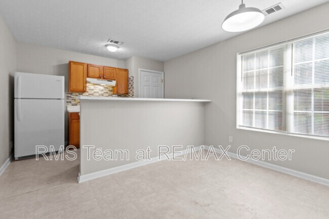 Building Photo - 2284 Oakland Spring Dr