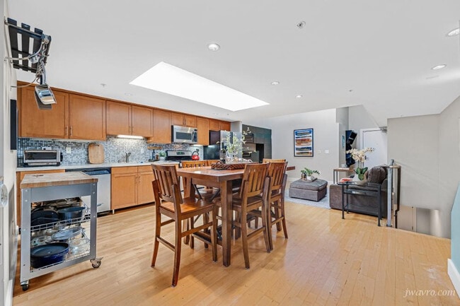 Building Photo - 68 Harriet St