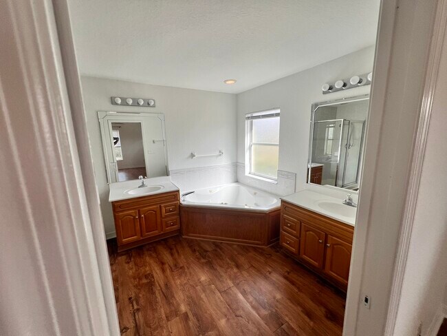 Building Photo - 10900 SW 45th Terrace