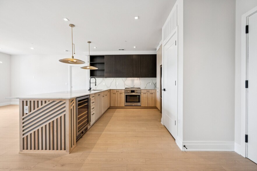 Building Photo - 900 11th St SE