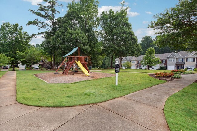 Building Photo - 372 Azalea Cir