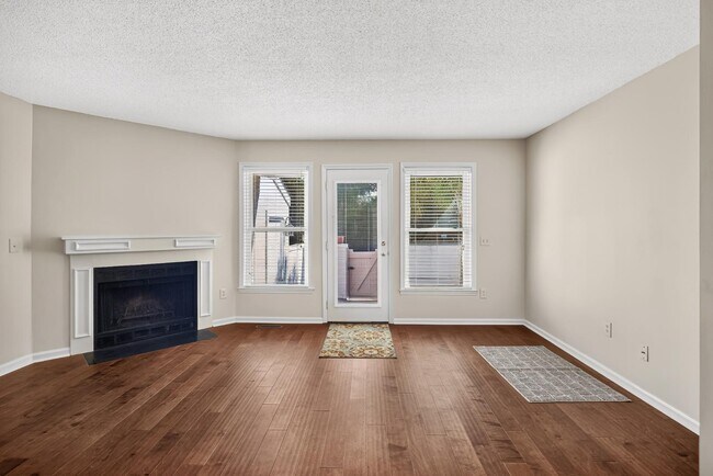 Building Photo - 850 Colony Dr