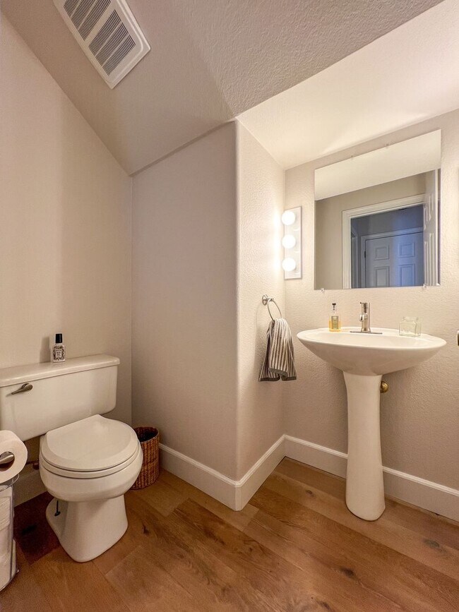 Building Photo - 35 Regatta Way