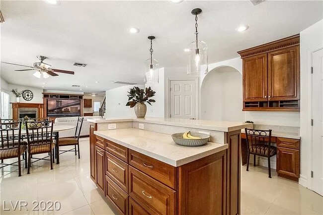 Building Photo - 7777 Willow Cove Cir