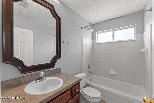 Building Photo - 1333 Lindseys Xing Dr
